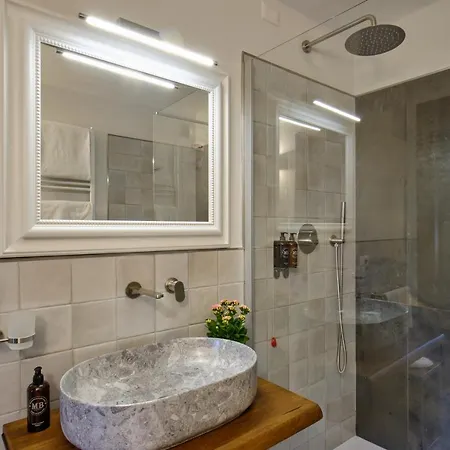 Giarvino Boutique 4*