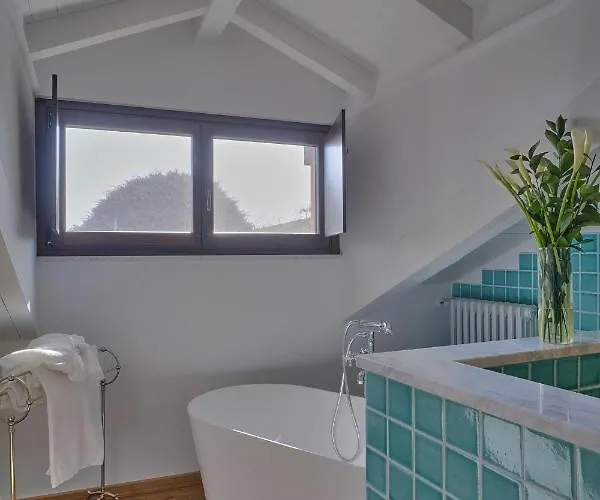 Giarvino Boutique Nocleg ze śniadaniem 4*