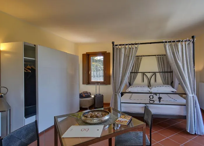 Giarvino Boutique Nocleg ze śniadaniem 4*