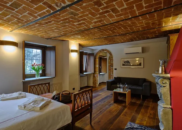 Giarvino Boutique Nocleg ze śniadaniem 4*